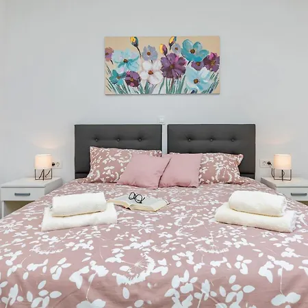 Paradise With Swimming Pool Апартаменты