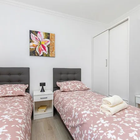 Paradise With Swimming Pool Груда