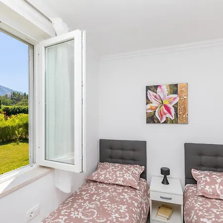 Апартаменты Paradise With Swimming Pool Груда