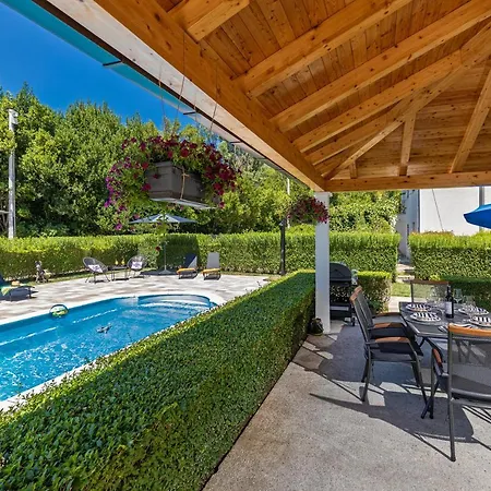 Paradise With Swimming Pool Апартаменты