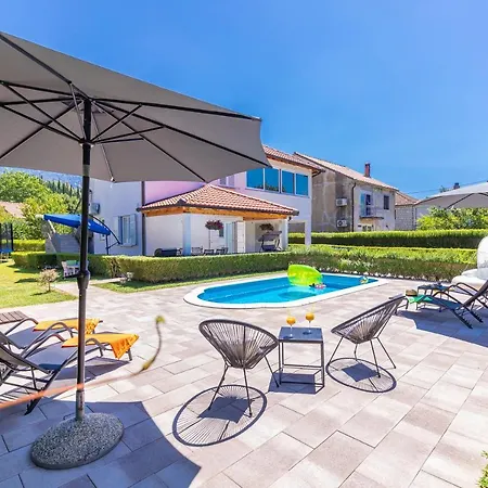 Paradise With Swimming Pool דירה Gruda