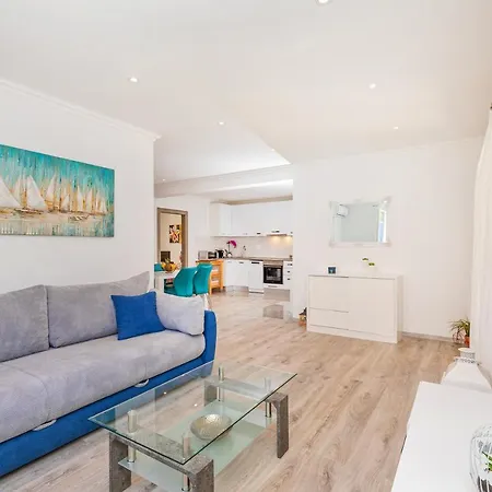 Apartment Paradise With Swimming Pool *