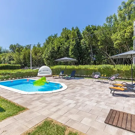 Paradise With Swimming Pool *