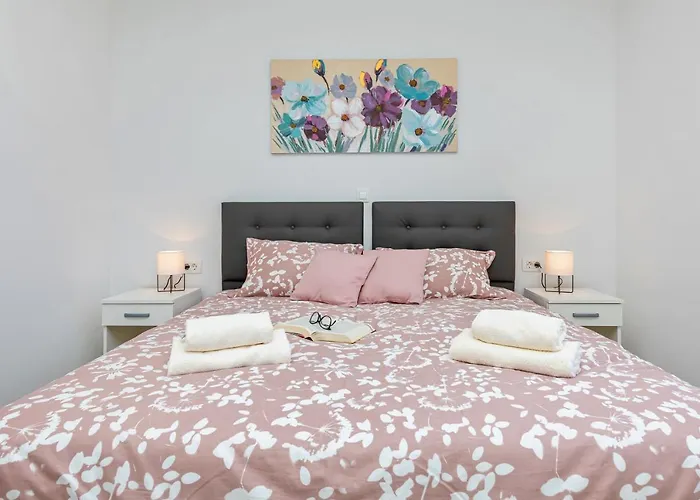 Paradise With Swimming Pool דירה