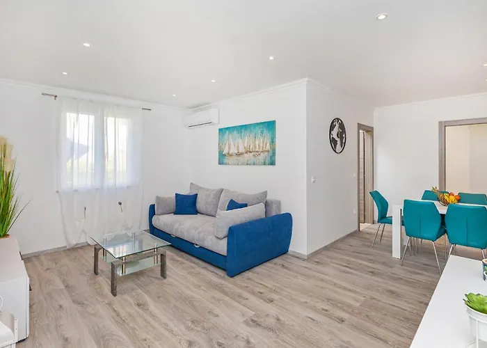 Paradise With Swimming Pool Appartamento *