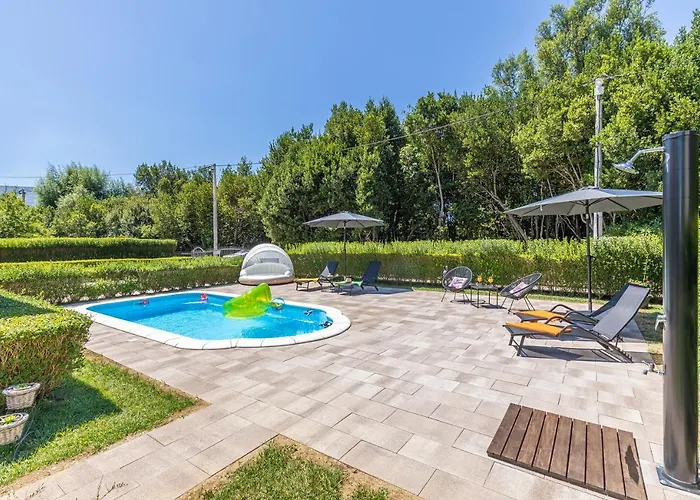 Paradise With Swimming Pool *